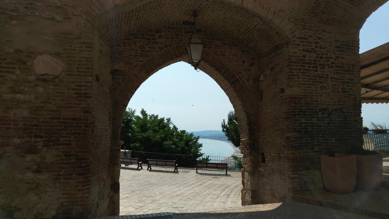 Il Berso Di Porta Catena Vasto Bagian luar foto